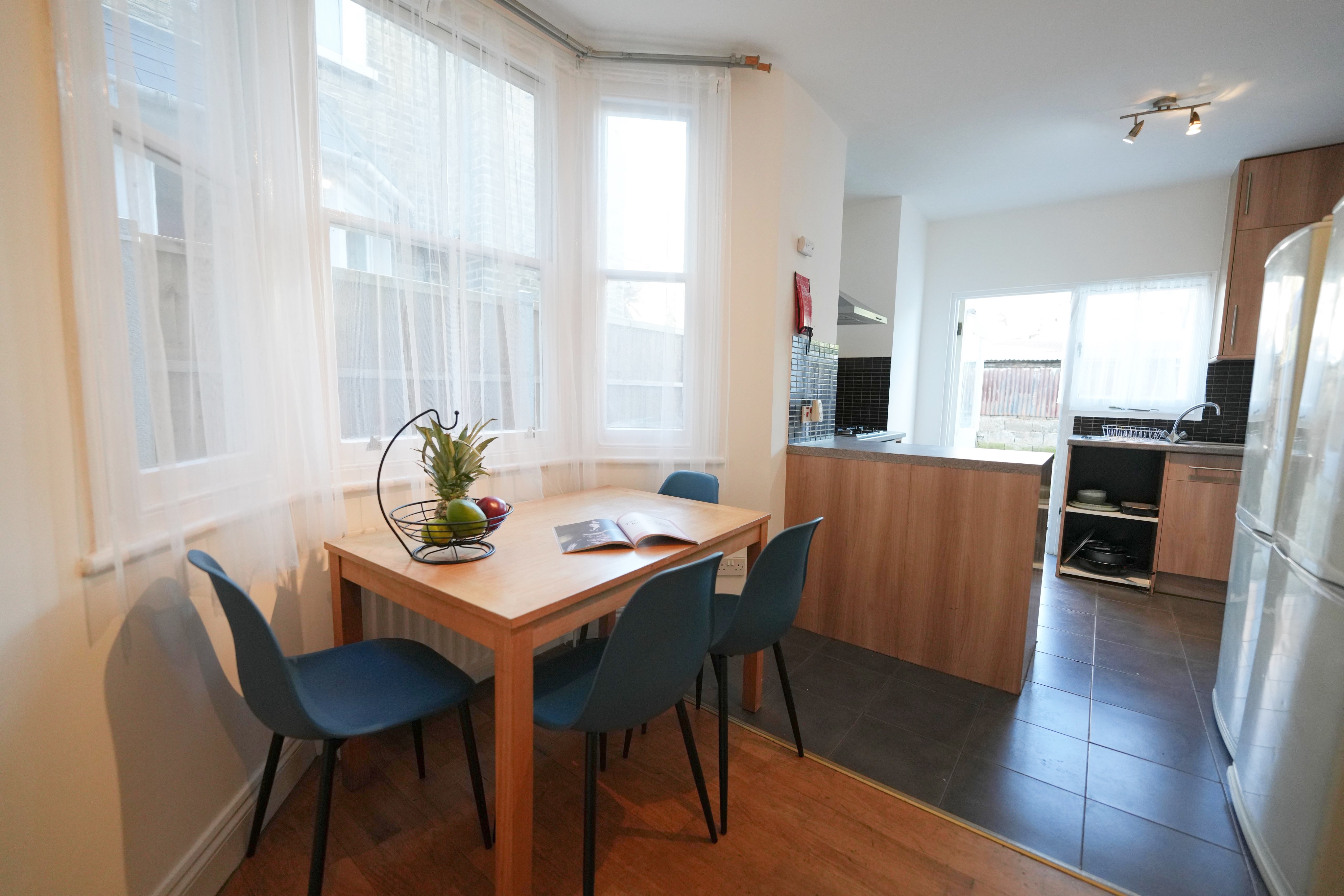 Bright Double Room in Victorian House / Canada Water